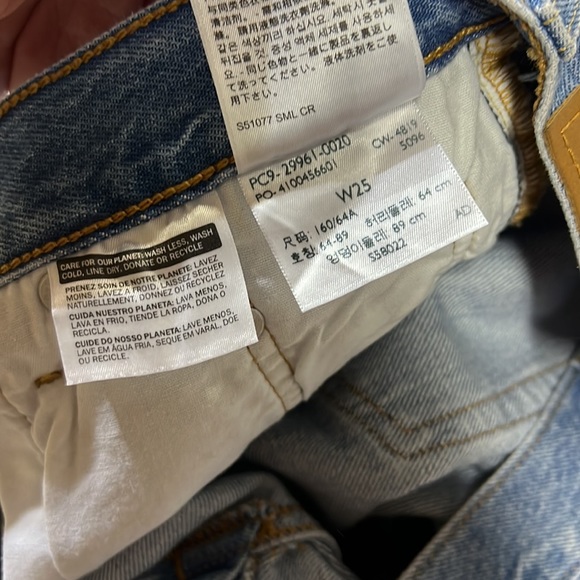 Women’s Levi’s 501 high rise jean short - Picture 3 of 3